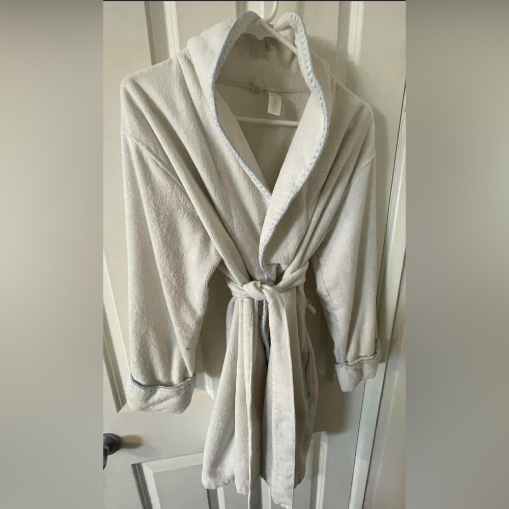 JLO brand size S. White with light blue accents terry bathrobe